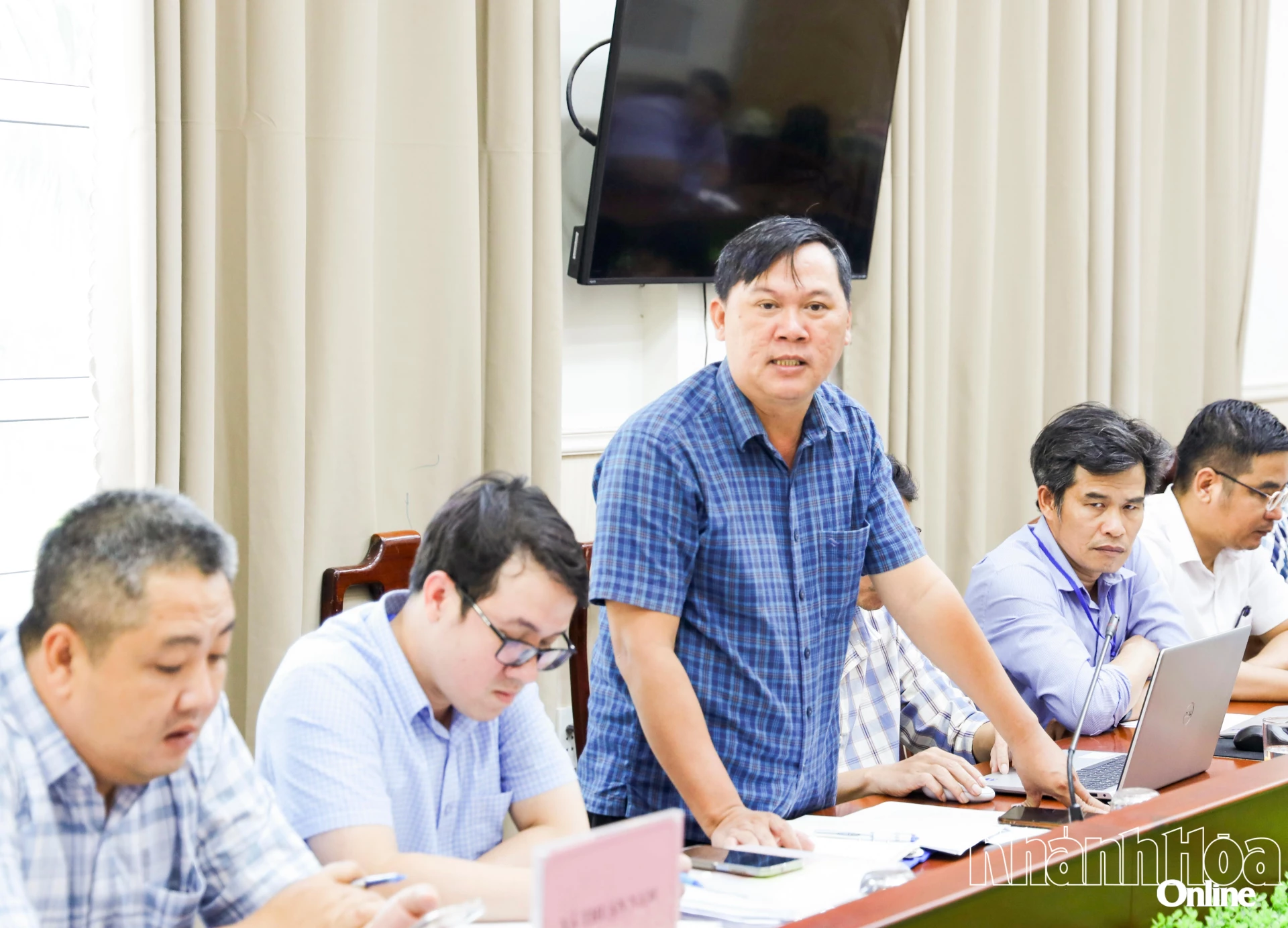 Lãnh đạo xã Thuận Nam phát biểu tại buổi làm việc.