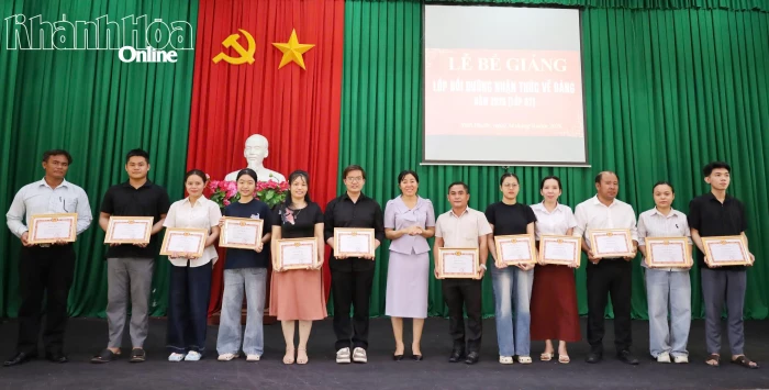 Trung tâm Chính trị xã Ninh Phước bế giảng lớp bồi dưỡng nhận thức về Đảng năm 2026