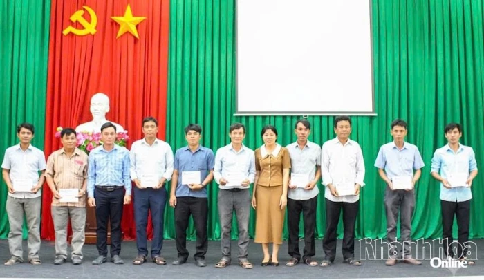 Trung tâm Chính trị xã Ninh Phước bế giảng lớp bồi dưỡng nghiệp vụ công tác đảng