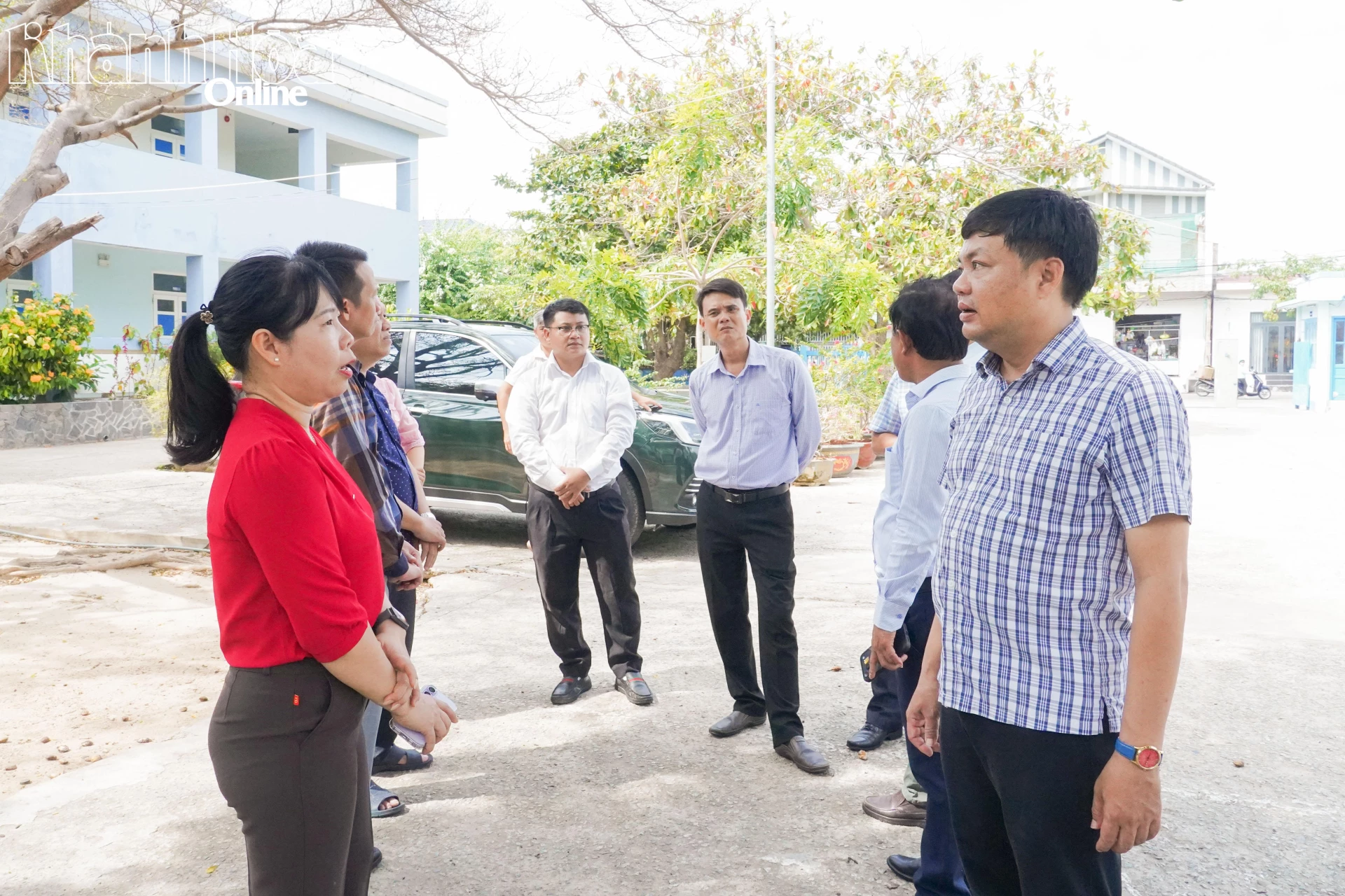 Đoàn khảo sát thực tế tại Trường THCS Trương Văn Ly.