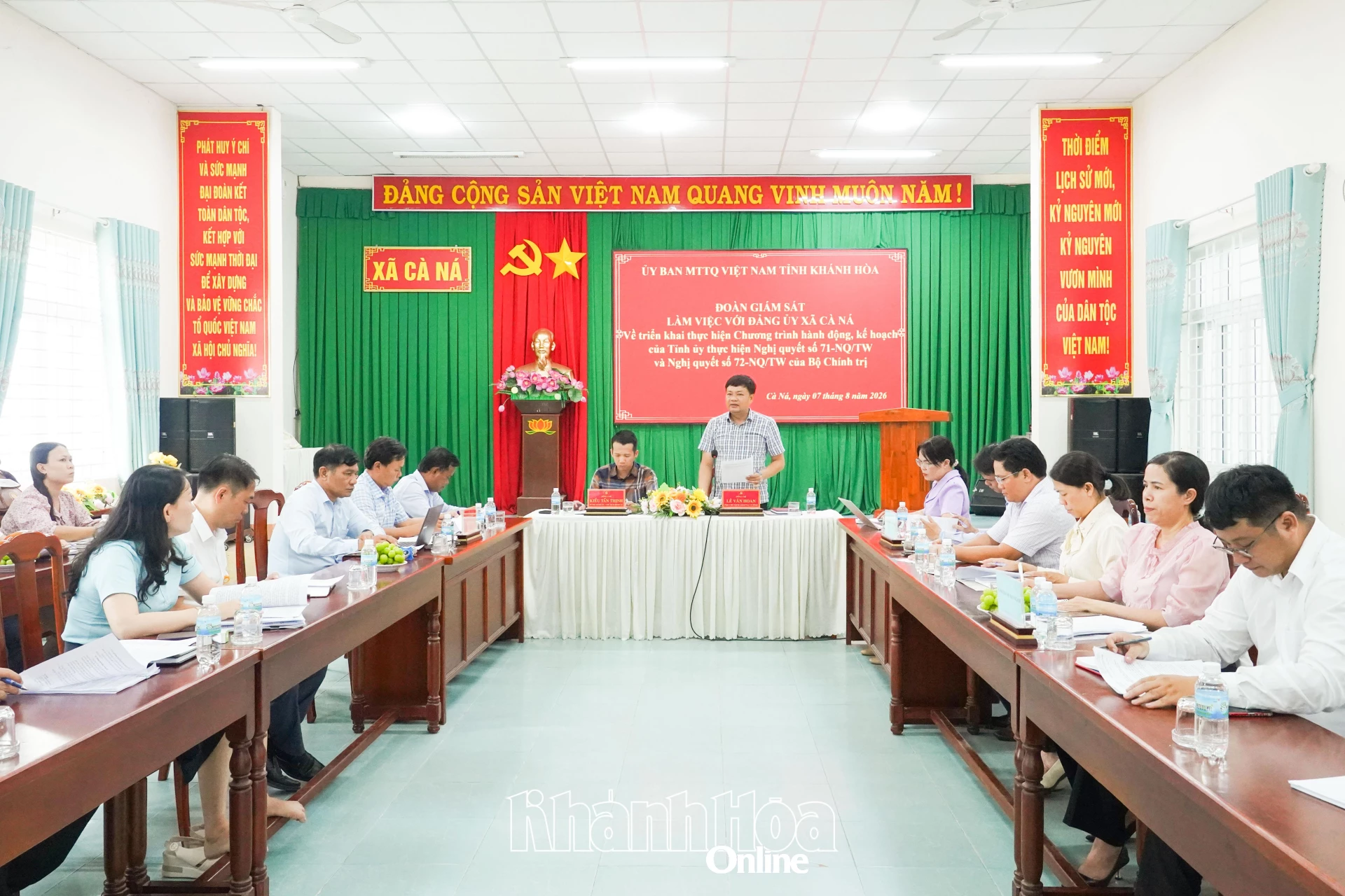 Quang cảnh buổi làm việc.