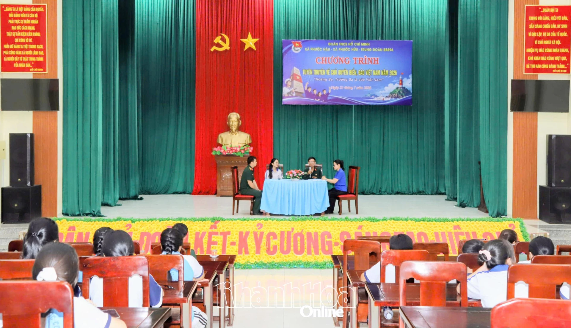 Tọa đàm “Câu chuyện thời hoa lửa”. 