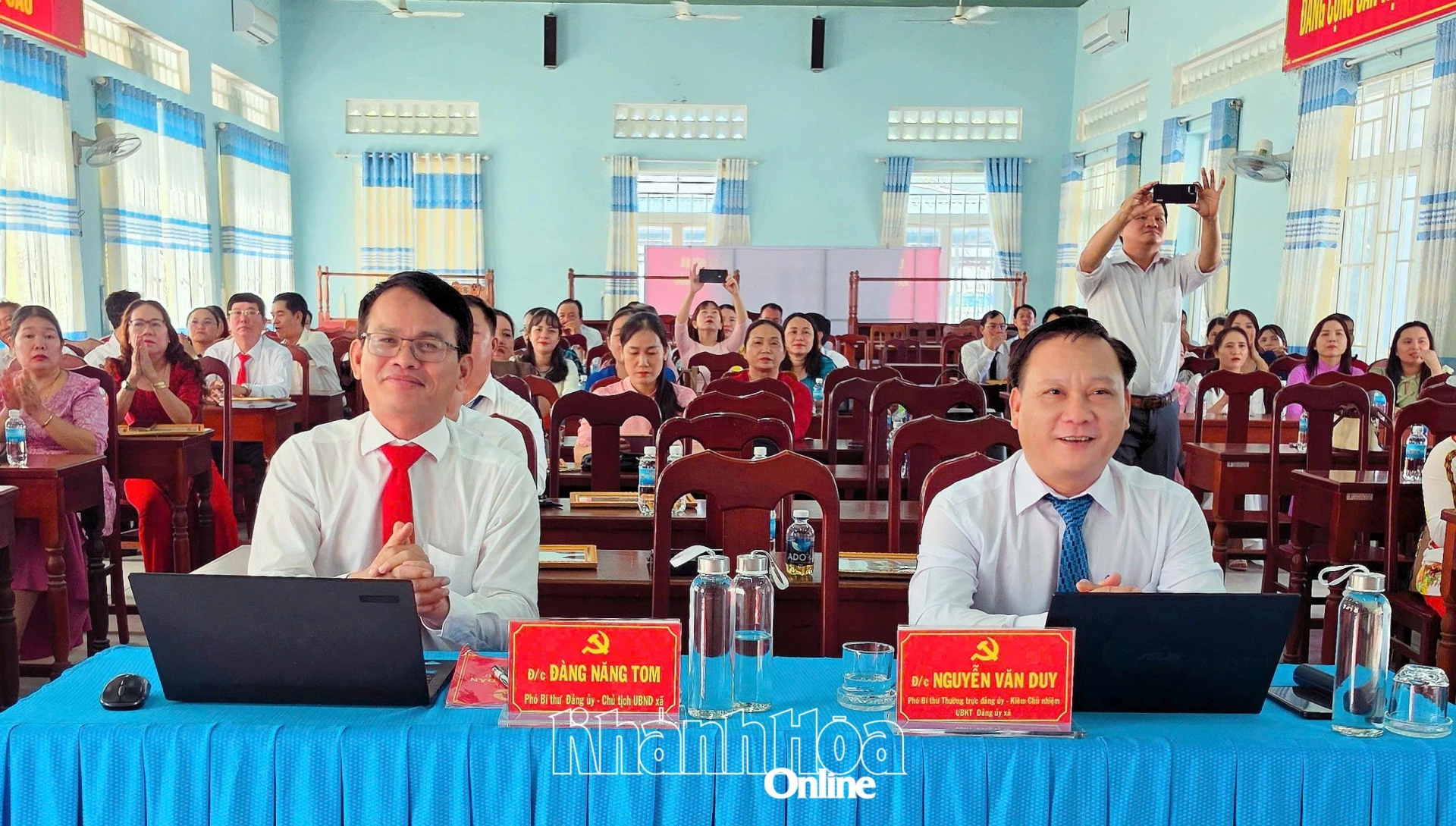 Các đại biểu dự hội nghị.