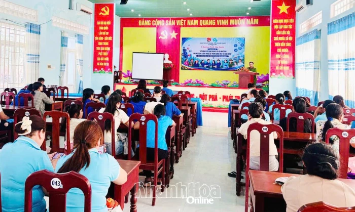 Trang bị kiến thức, kỹ năng số cho đoàn viên, hội viên phụ nữ xã Phước Hậu