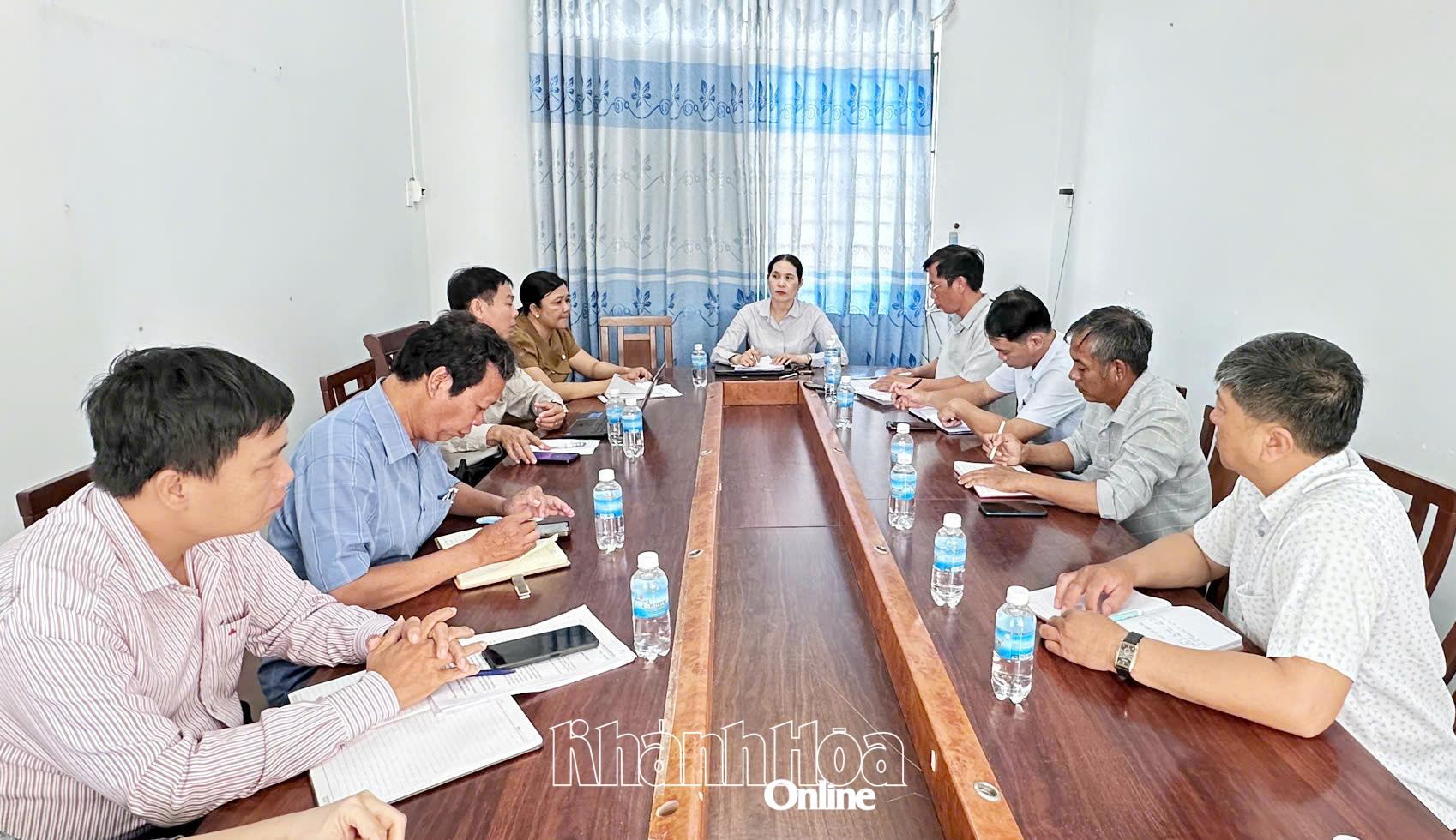 Quang cảnh cuộc họp.