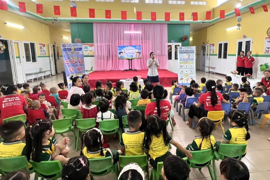 Quang cảnh buổi truyền thông.