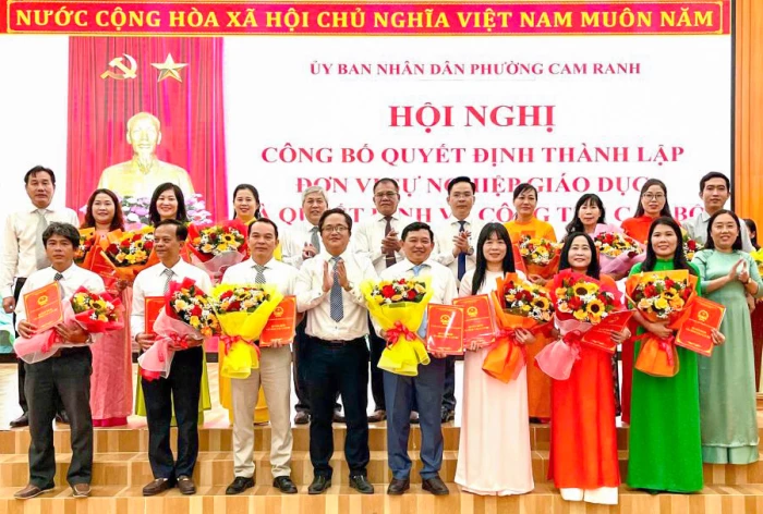 Phường Cam Ranh công bố các quyết định thành lập đơn vị sự nghiệp giáo dục 