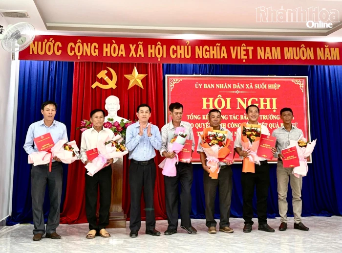 Xã Suối Hiệp trao quyết định công nhận 12 trưởng thôn nhiệm kỳ 2026 - 2031