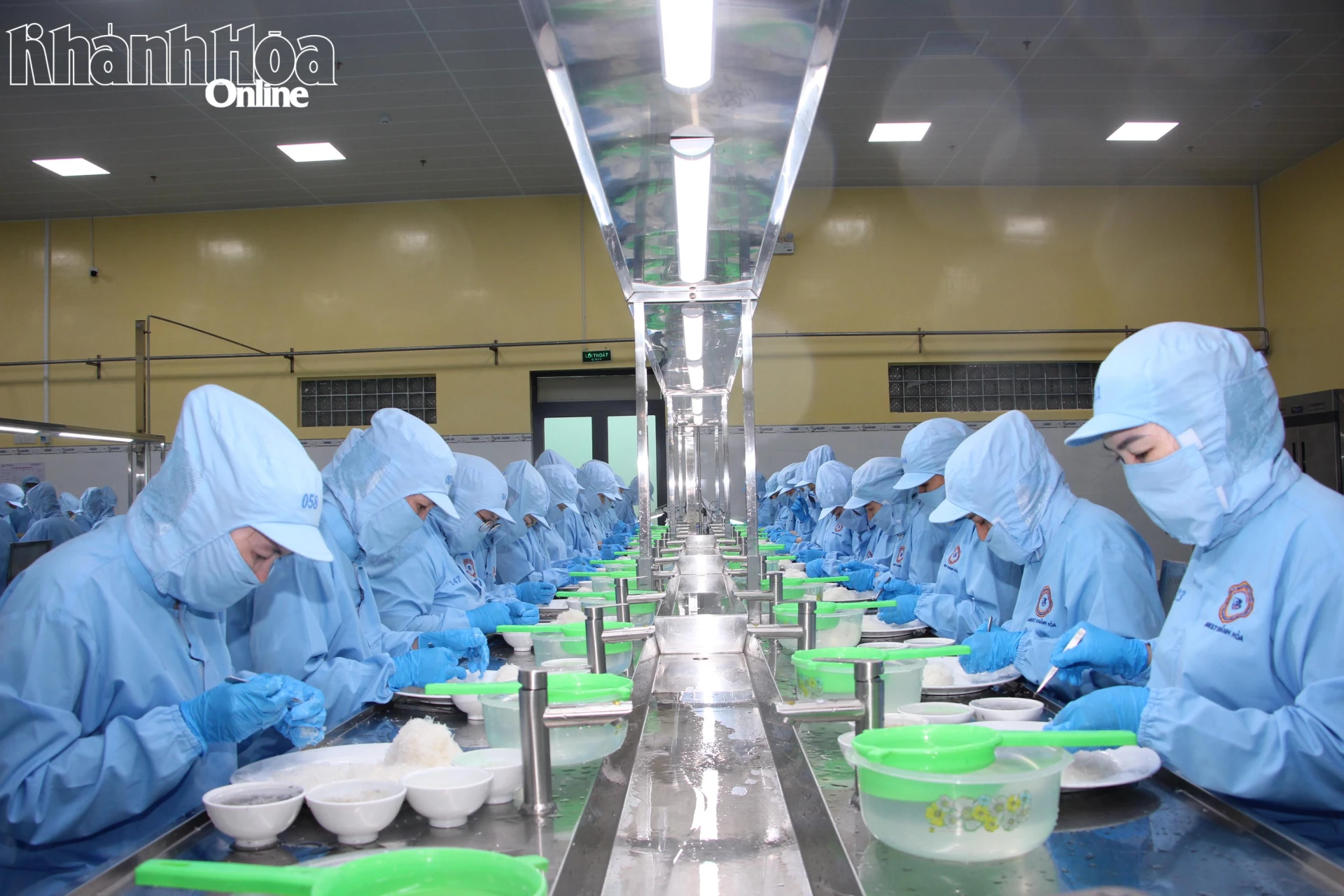 Hoạt động sản xuất tại Công ty TNHH Nhà nước Một thành viên Yến sào Khánh Hòa. Ảnh: VĂN GIANG