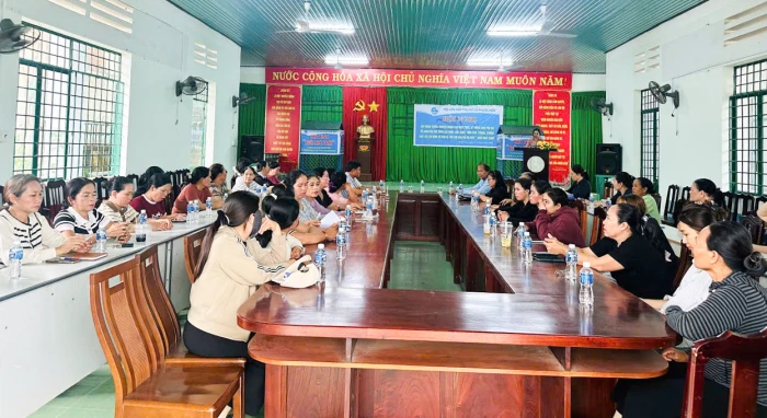 Tập huấn kiến thức, kỹ năng về gia đình và sức khỏe cho phụ nữ xã Phước Hữu