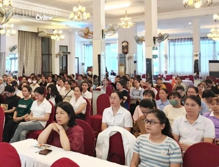 Tập huấn kiến thức an toàn thực phẩm cho các bếp ăn tập thể trường học