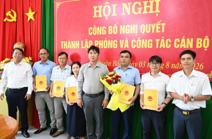 Xã Thuận Bắc công bố các quyết định về công tác cán bộ