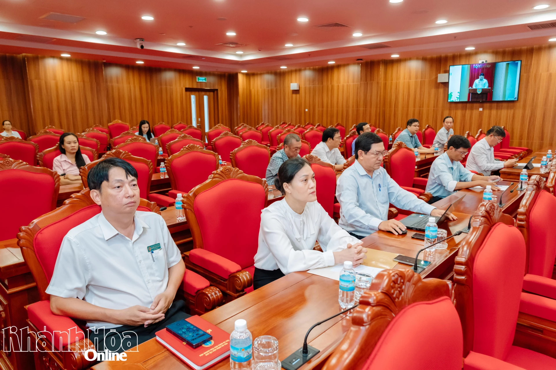 Các đại biểu tham dự hội nghị tại điểm cầu Khánh Hòa.