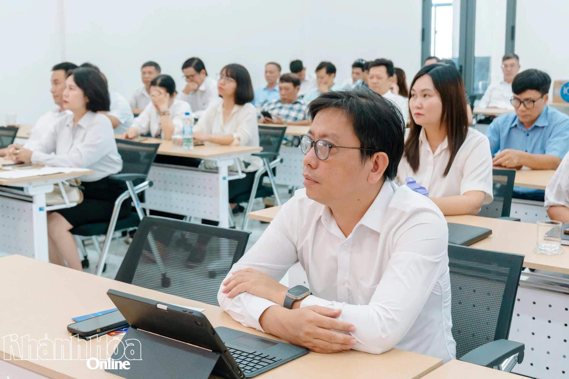 Lãnh đạo Báo và Phát thanh, Truyền hình, Khánh Hòa dự lễ phát động.