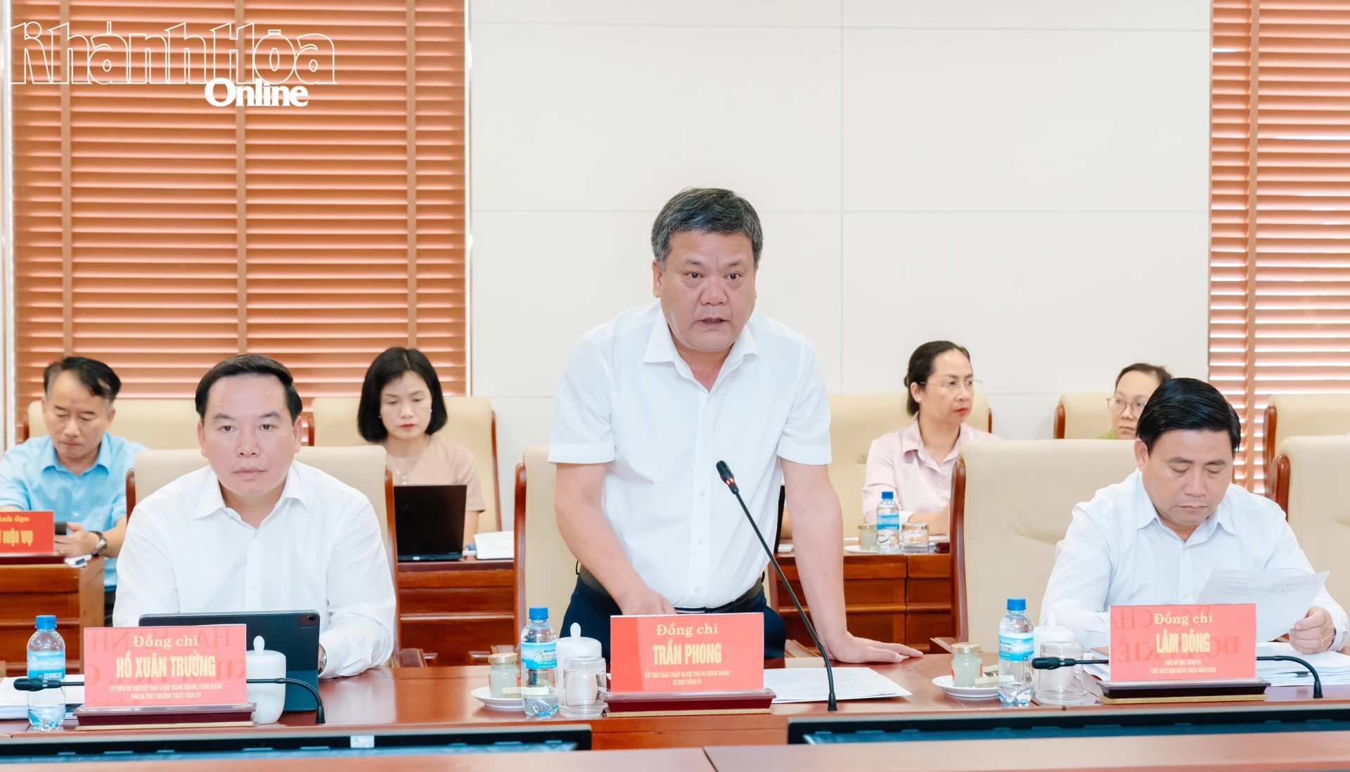 Đồng chí Trần Phong phát biểu tại buổi làm việc. 