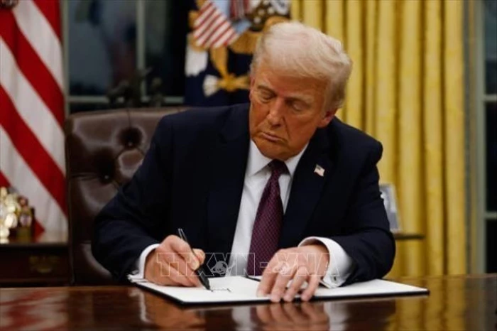 Tổng thống Trump ký sắc lệnh mới siết quyền công dân theo nơi sinh