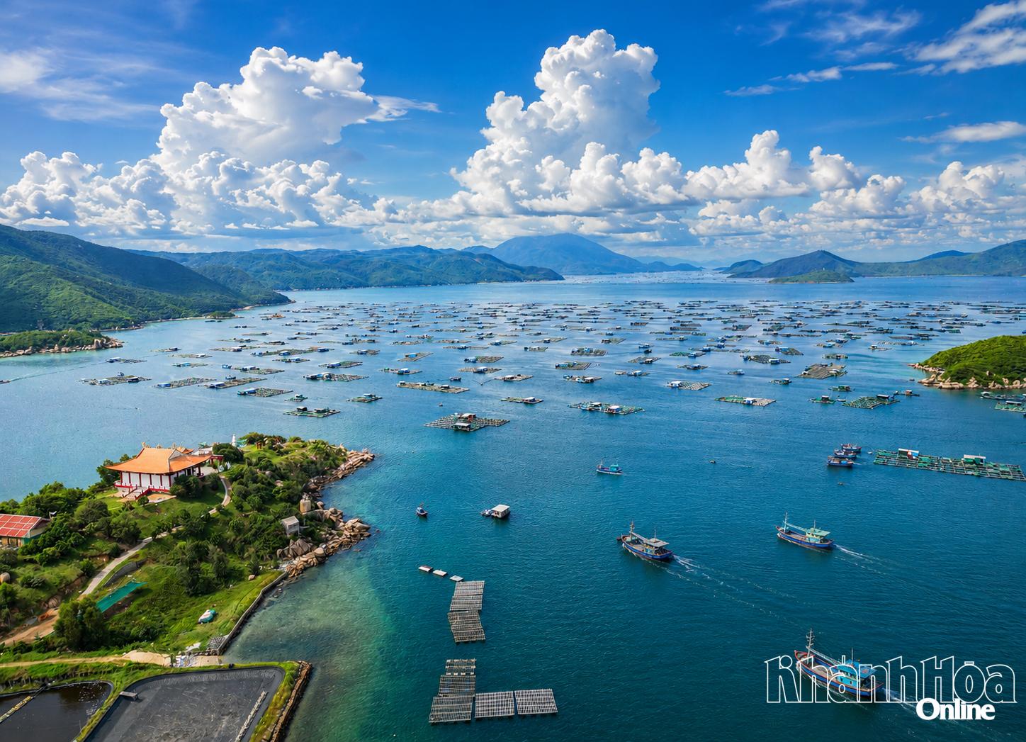 Vịnh Vân Phong với tiềm năng cực lớn đang được kỳ vọng sẽ thúc đẩy cực tăng trưởng phía bắc tỉnh.