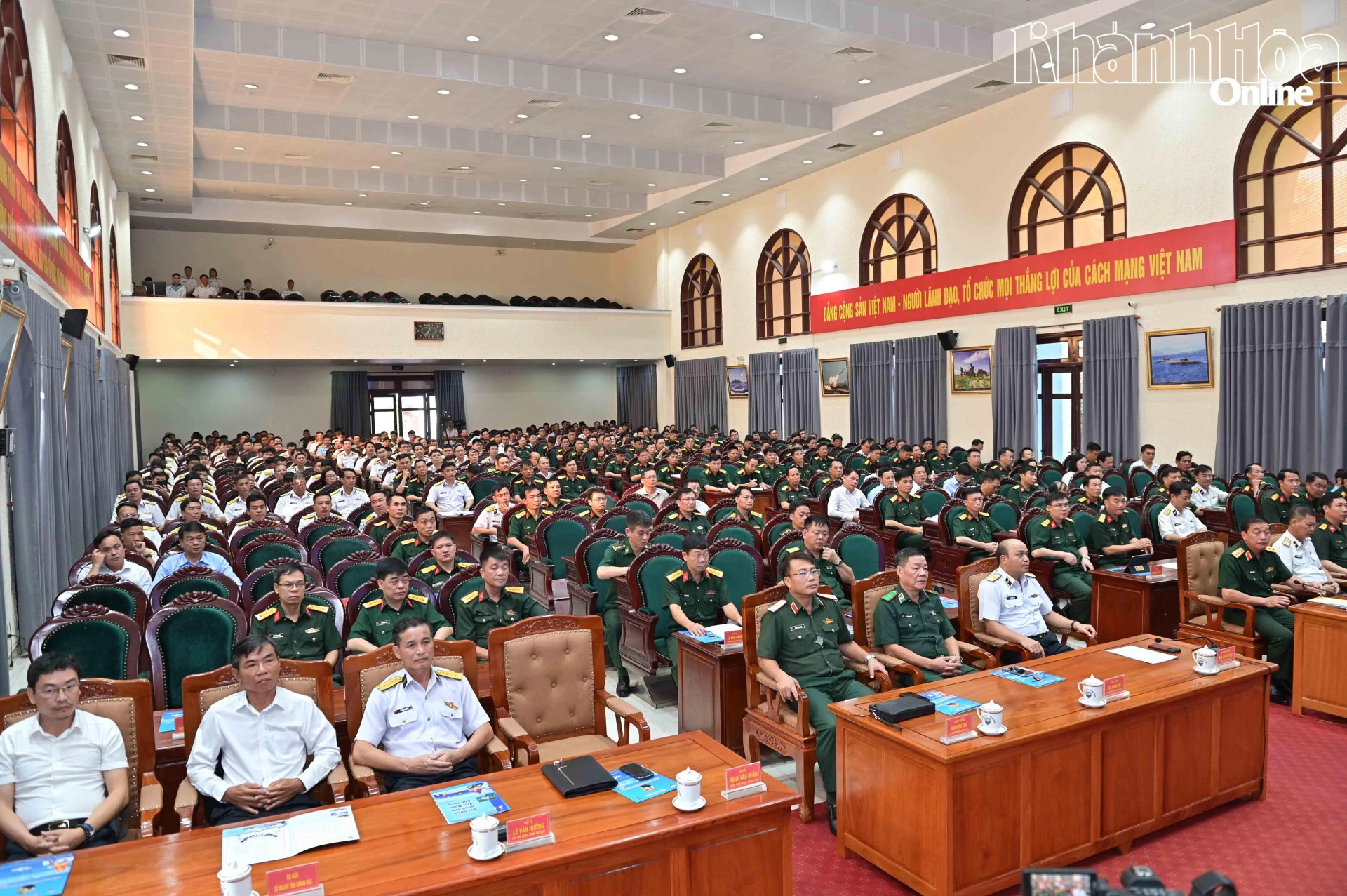 Các đại biểu dự hội nghị.