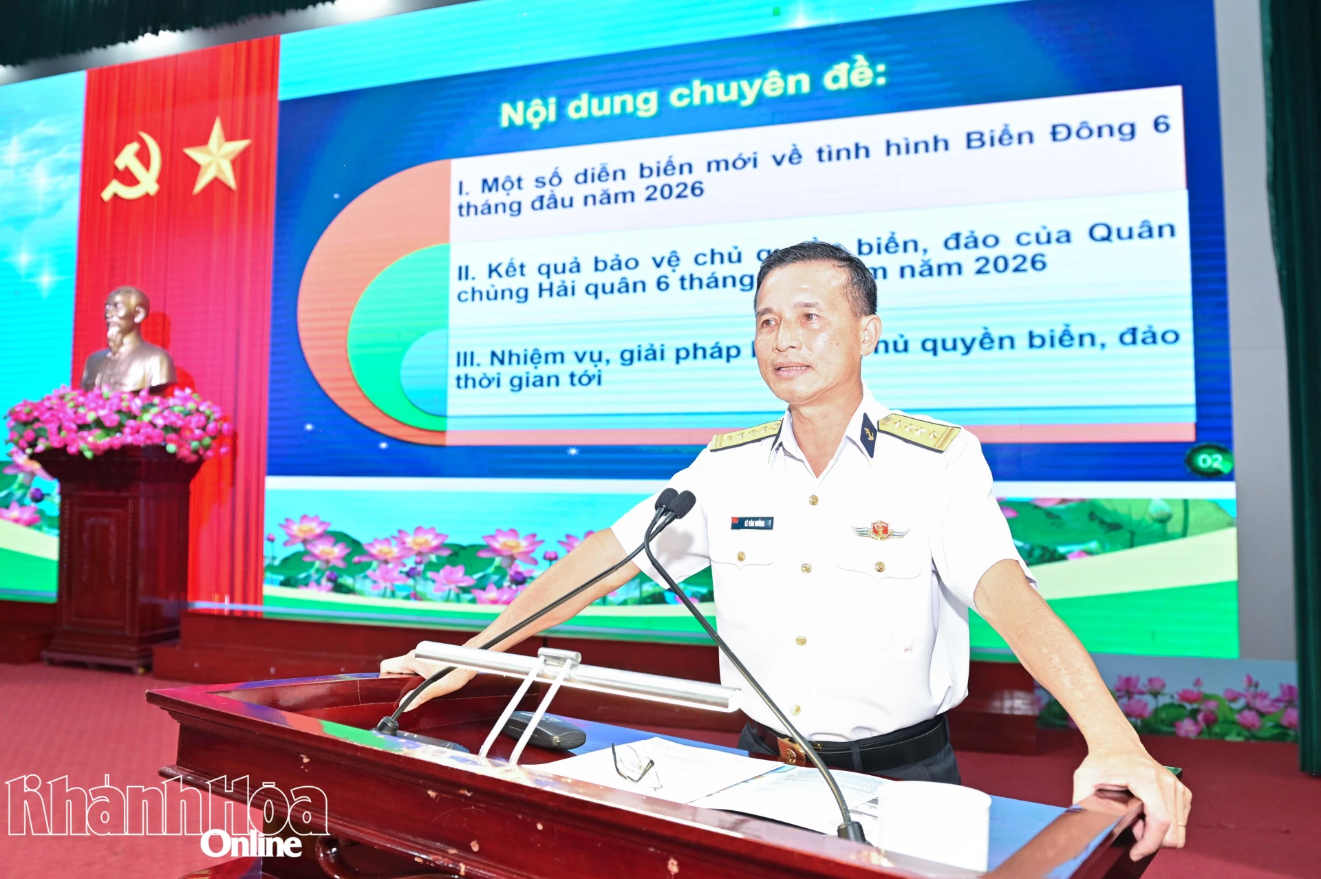 Báo cáo viên báo cáo các chuyên đề tại hội nghị.