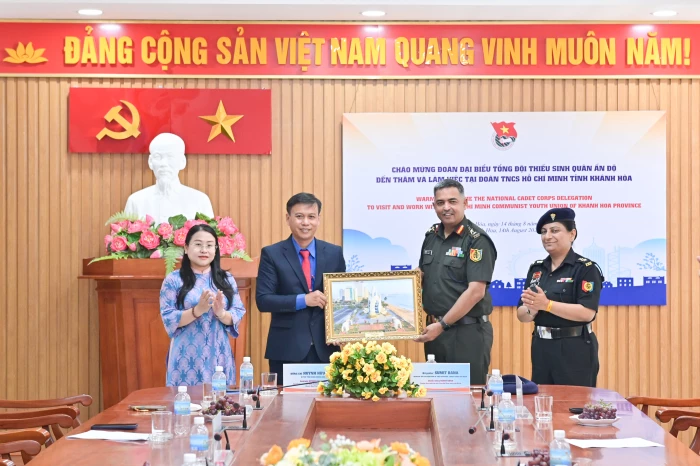 Tỉnh đoàn Khánh Hòa tiếp đoàn đại biểu Tổng đội Thiếu sinh quân Ấn Độ