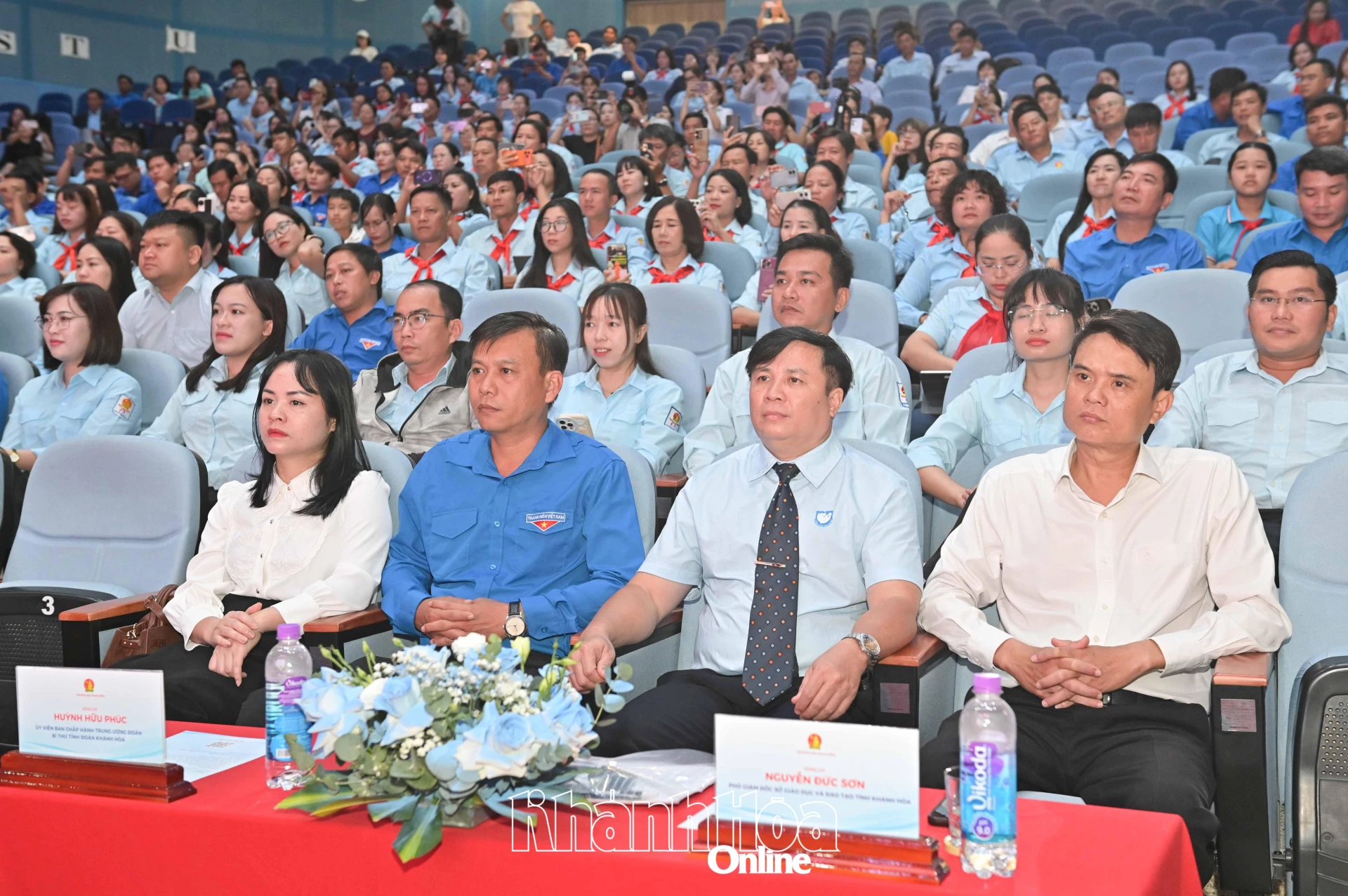Các đại biểu dự hội nghị.