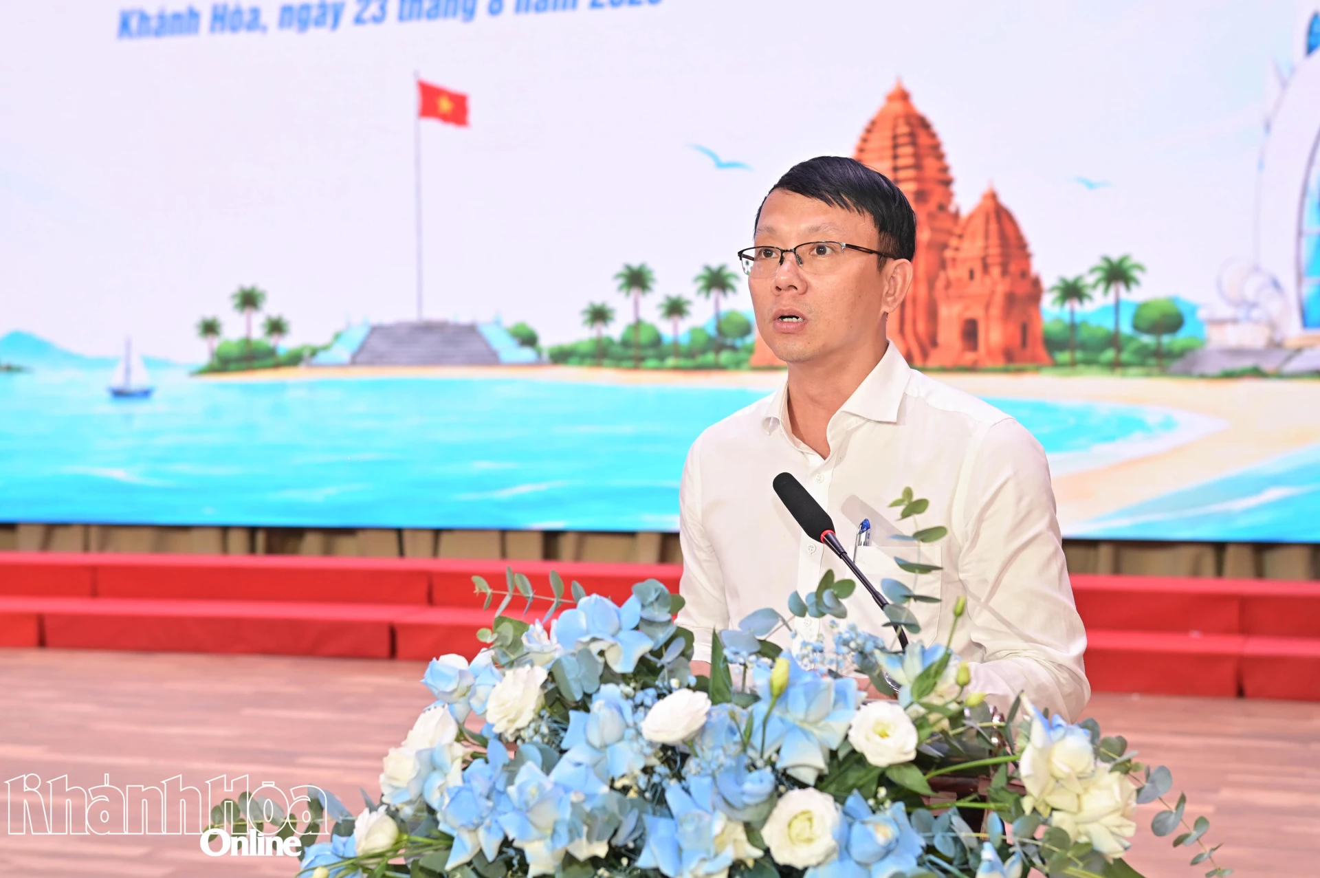 Đồng chí Nguyễn Thanh Hà phát biểu chào mừng tại hội nghị.