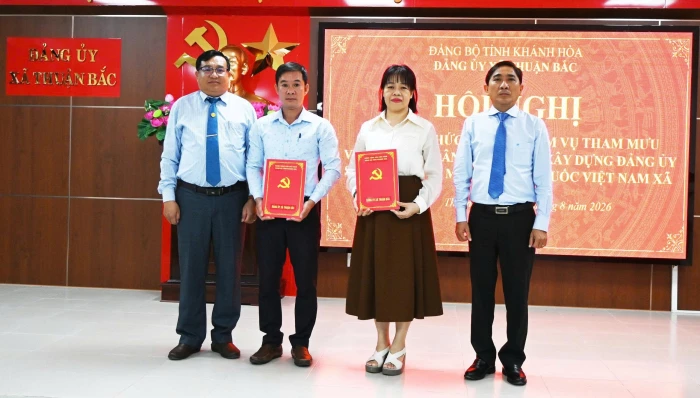 Đảng ủy xã Thuận Bắc bàn giao chức năng, nhiệm vụ tham mưu công tác dân vận về Ủy ban MTTQ Việt Nam xã