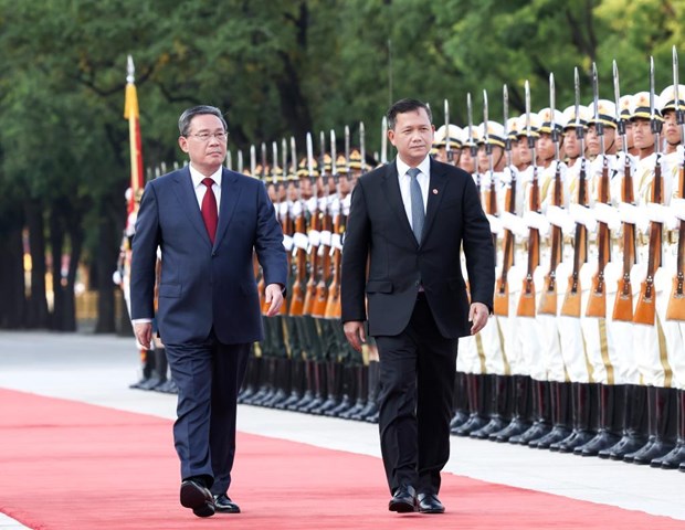 Thủ tướng Trung Quốc Lý Cường đón Thủ tướng Campuchia Hun Manet. (Nguồn: Xinhua)

