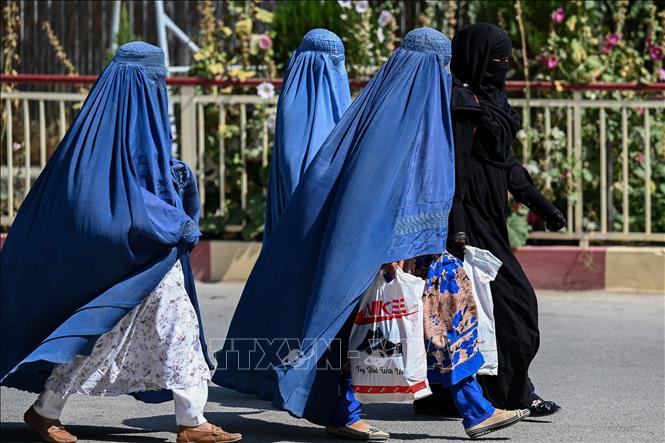 Phụ nữ Afghanistan trong trang phục Burqa ở Kabul, Afghanistan. Ảnh tư liệu: AFP/TTXVN

