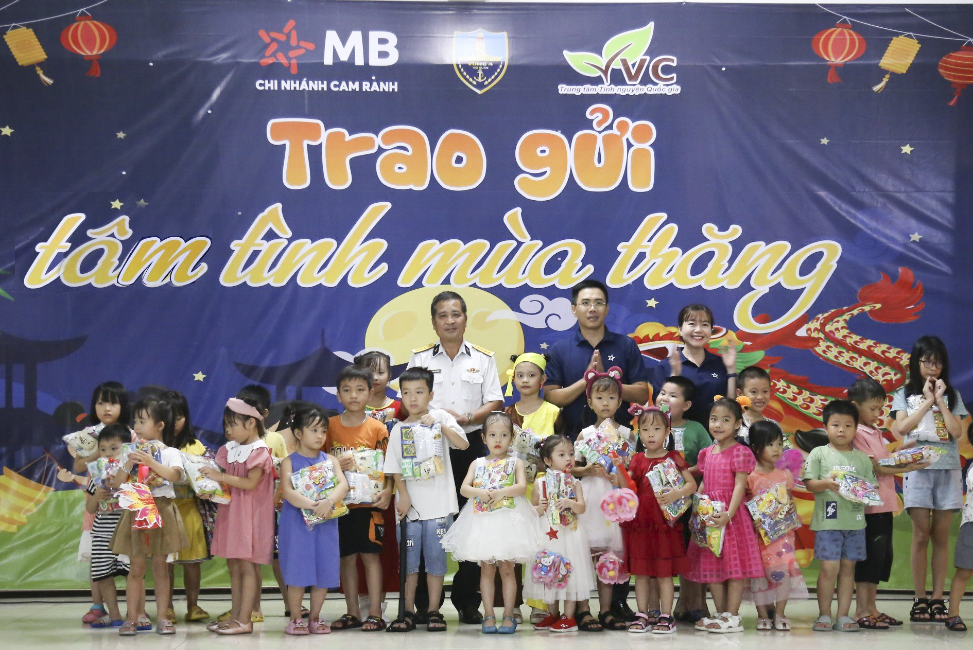 Vùng 4 Hải quân: Phối hợp tổ chức Đêm hội trăng rằm tại Khu căn cứ Cam Ranh