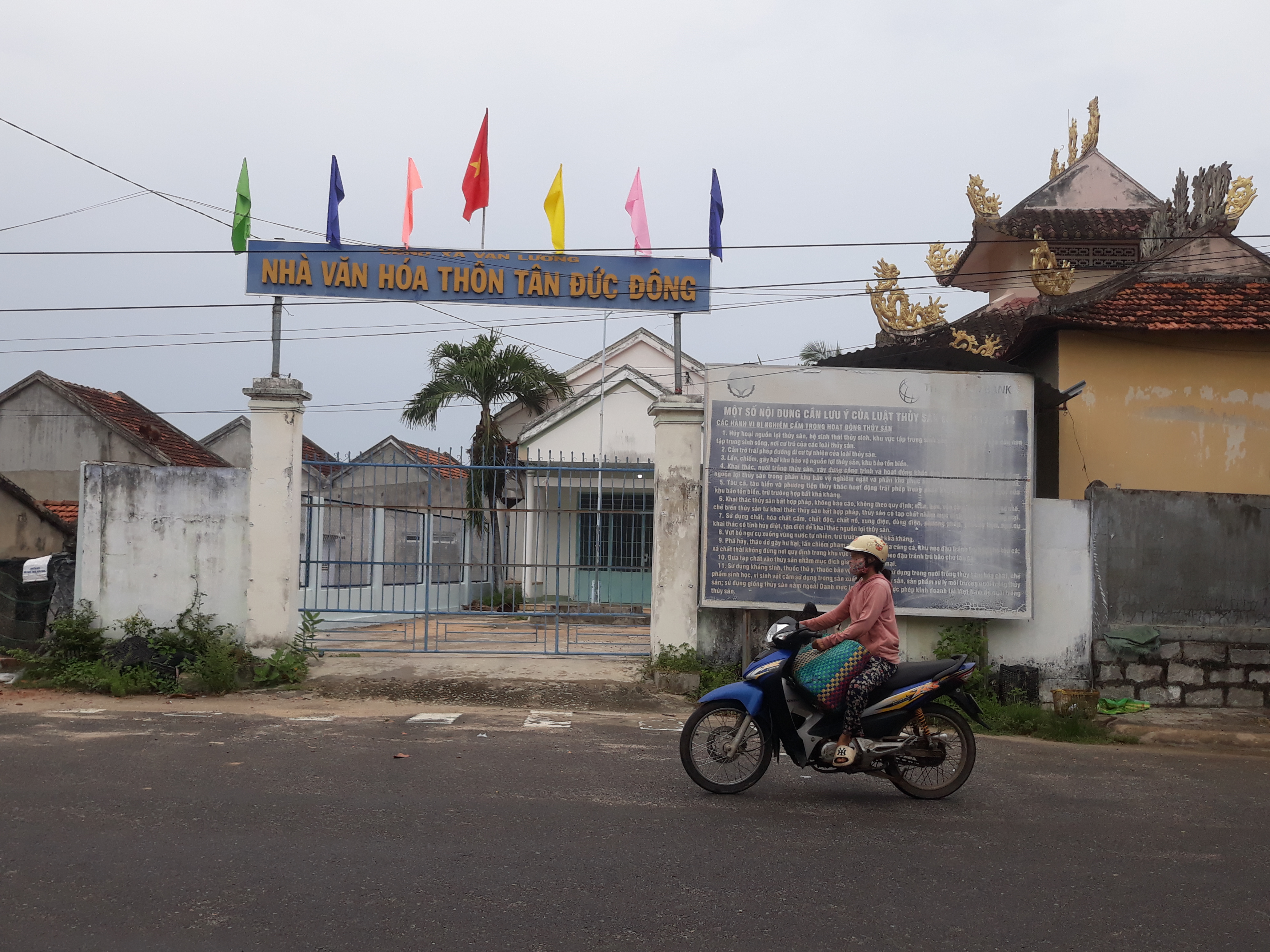Cần thay mới bảng tuyên truyền