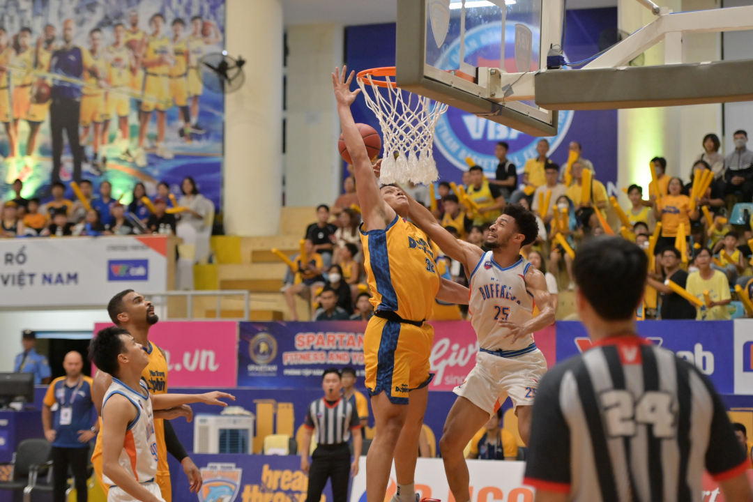 Nha Trang Dolphins win 2 out of 3 semi-final games over Hanoi Buffaloes, winning a ticket to the 2023 VBA finals.
