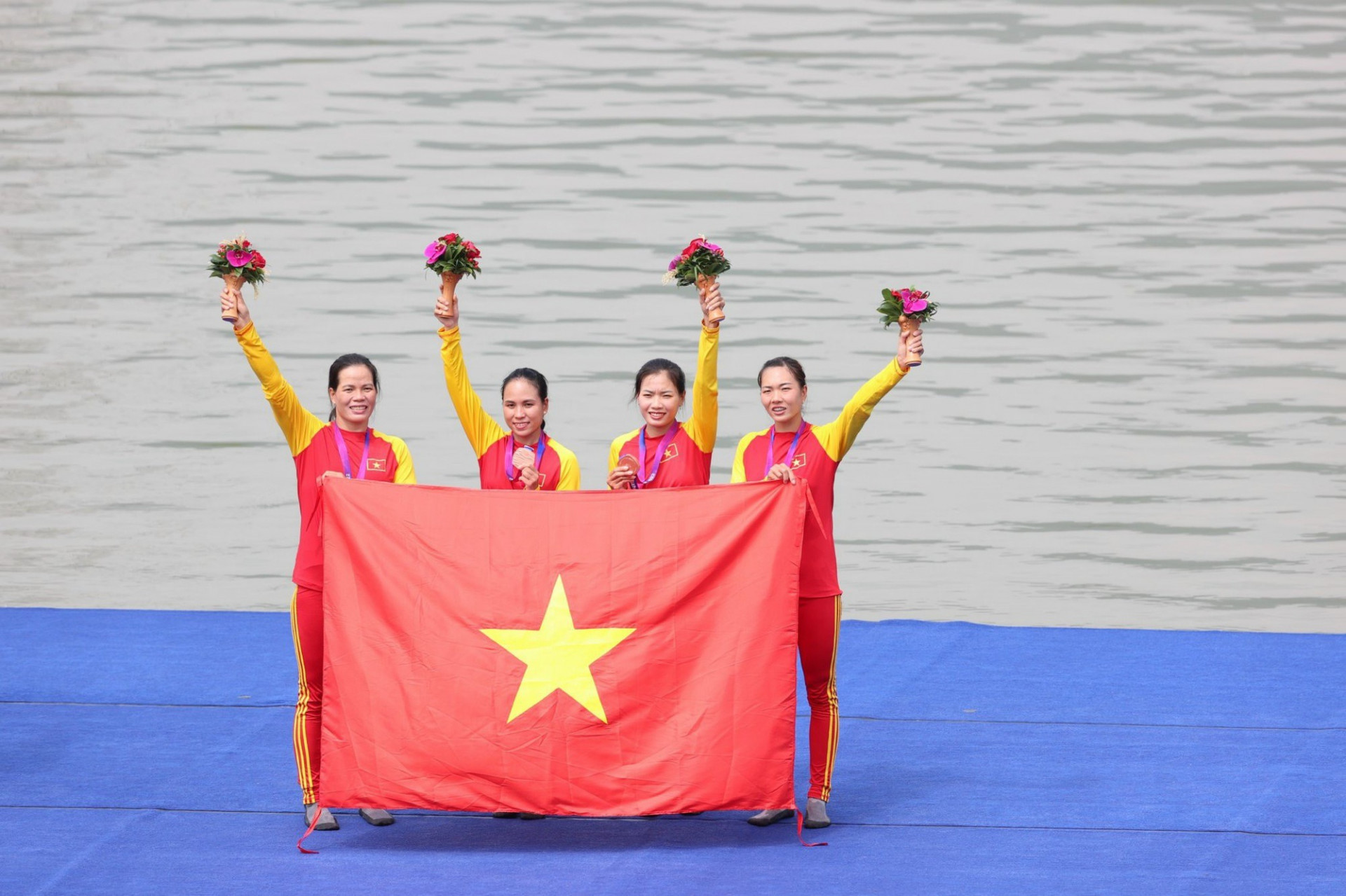 Đội tuyển nữ rowing Việt Nam giành huy chương Đồng mở hàng cho đoàn thể thao Việt Nam tại ASIAD 19. (Nguồn: Thể thao Việt Nam)