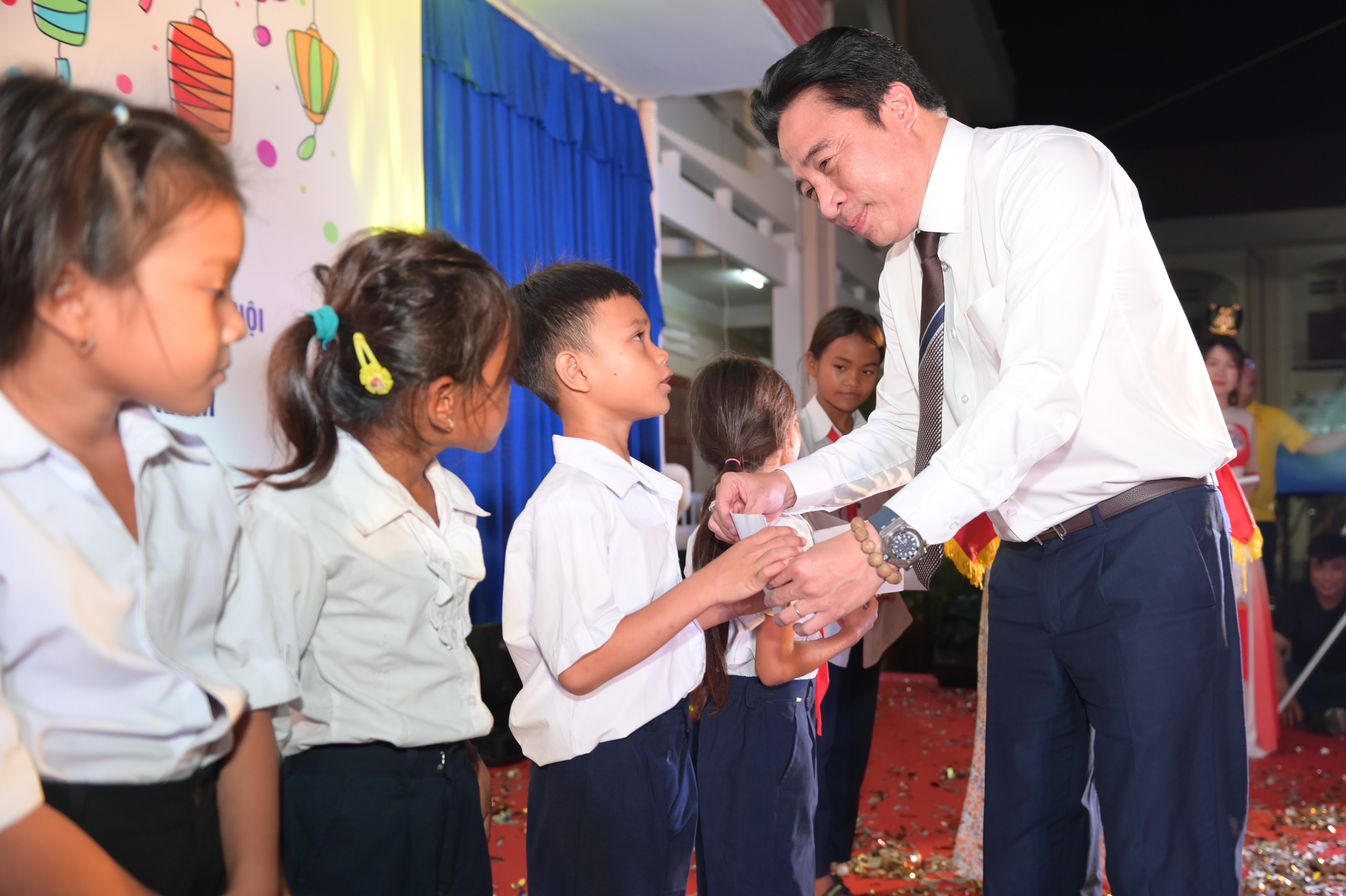 Hơn 1.100 trẻ em tham gia "Đêm hội trăng rằm"