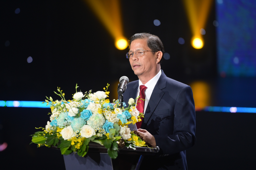 Chairman of Khanh Hoa Provincial Peoples Committee Nguyen Tan Tuan speaking at the award ceremony
