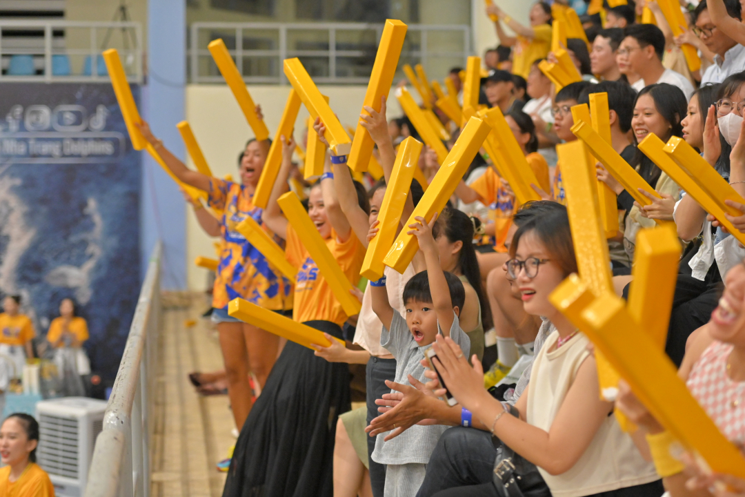 Spectators cheering for Nha Trang Dolphins

