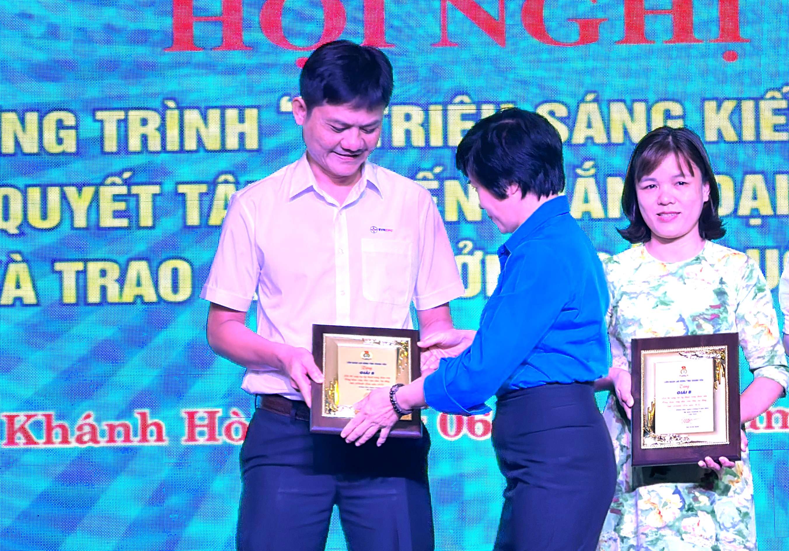 PC Khánh Hòa nhận 2 giải thưởng do Liên đoàn Lao động tỉnh Khánh Hòa tổ chức