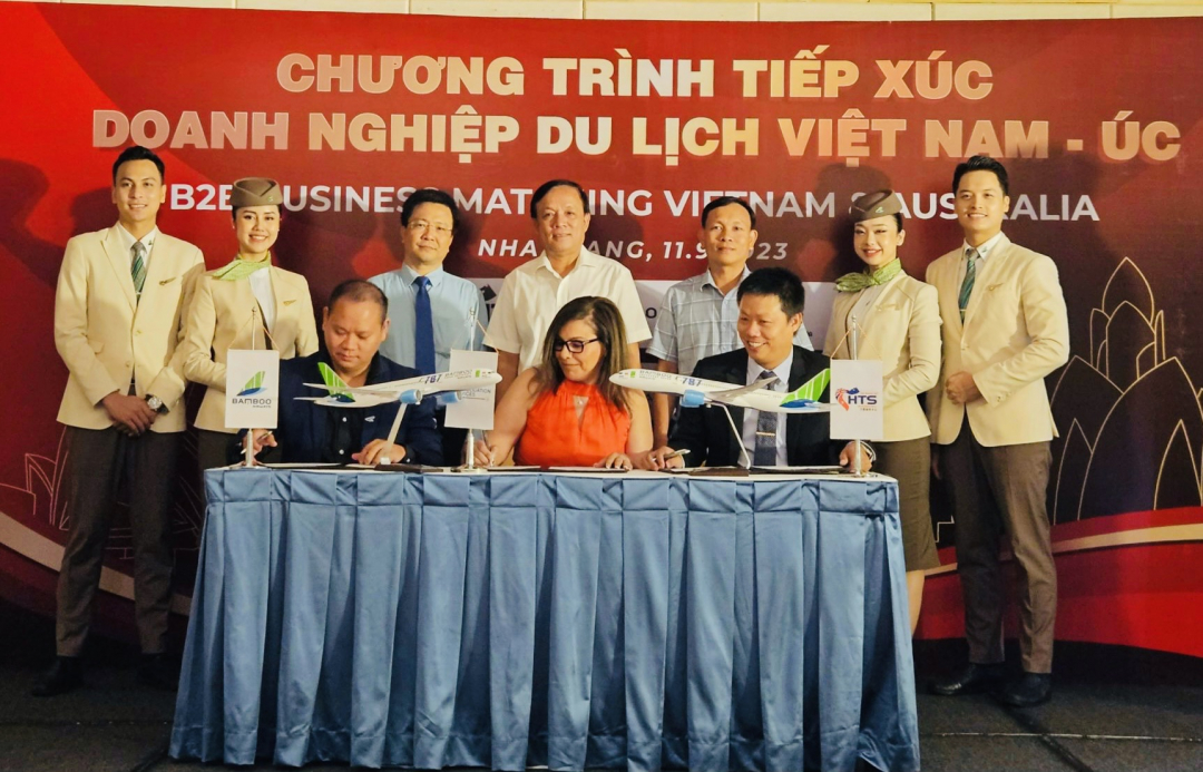 Representative of CVFR Company signed a memorandum of cooperation with Bamboo Airways and HTS International Co., Ltd. on organizing tours to bring Australian tourists to Vietnam.