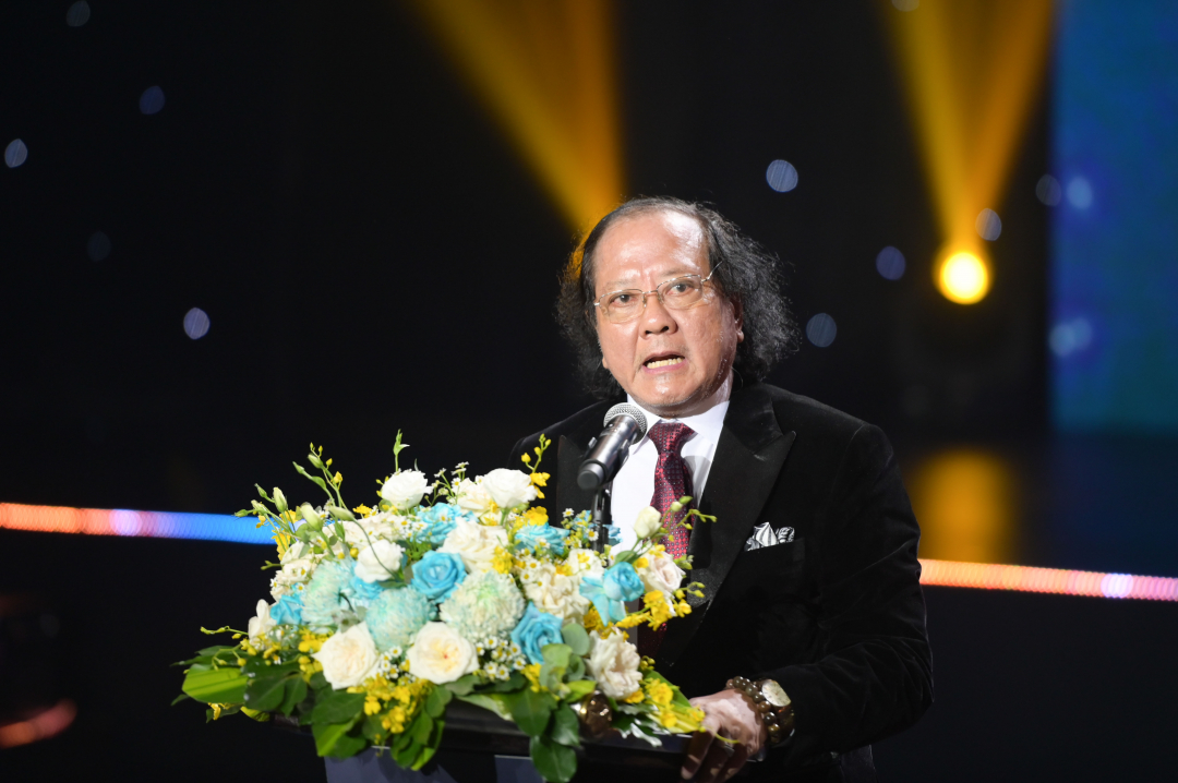 Chairman of Vietnam Cinema Association giving opening speech at the award ceremony
