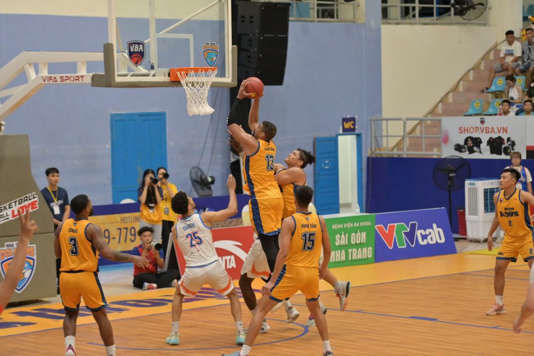 Semi-final between Nha Trang Dolphins and Hanoi Buffaloes 
