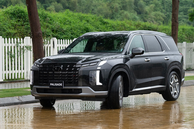 Loạt ô tô mới dồn dập ra mắt