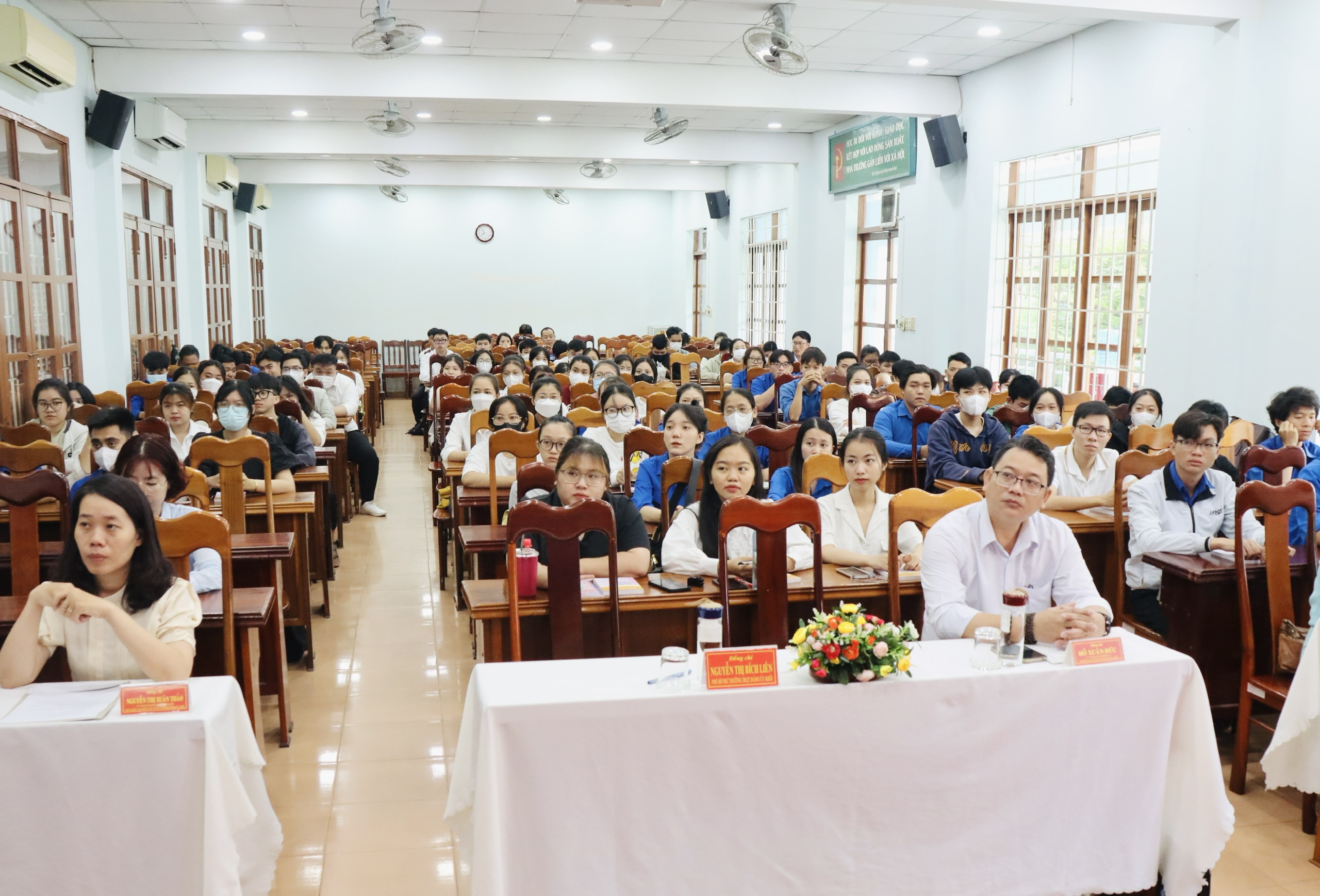 Gần 110 học sinh, sinh viên được bồi dưỡng nhận thức về Đảng