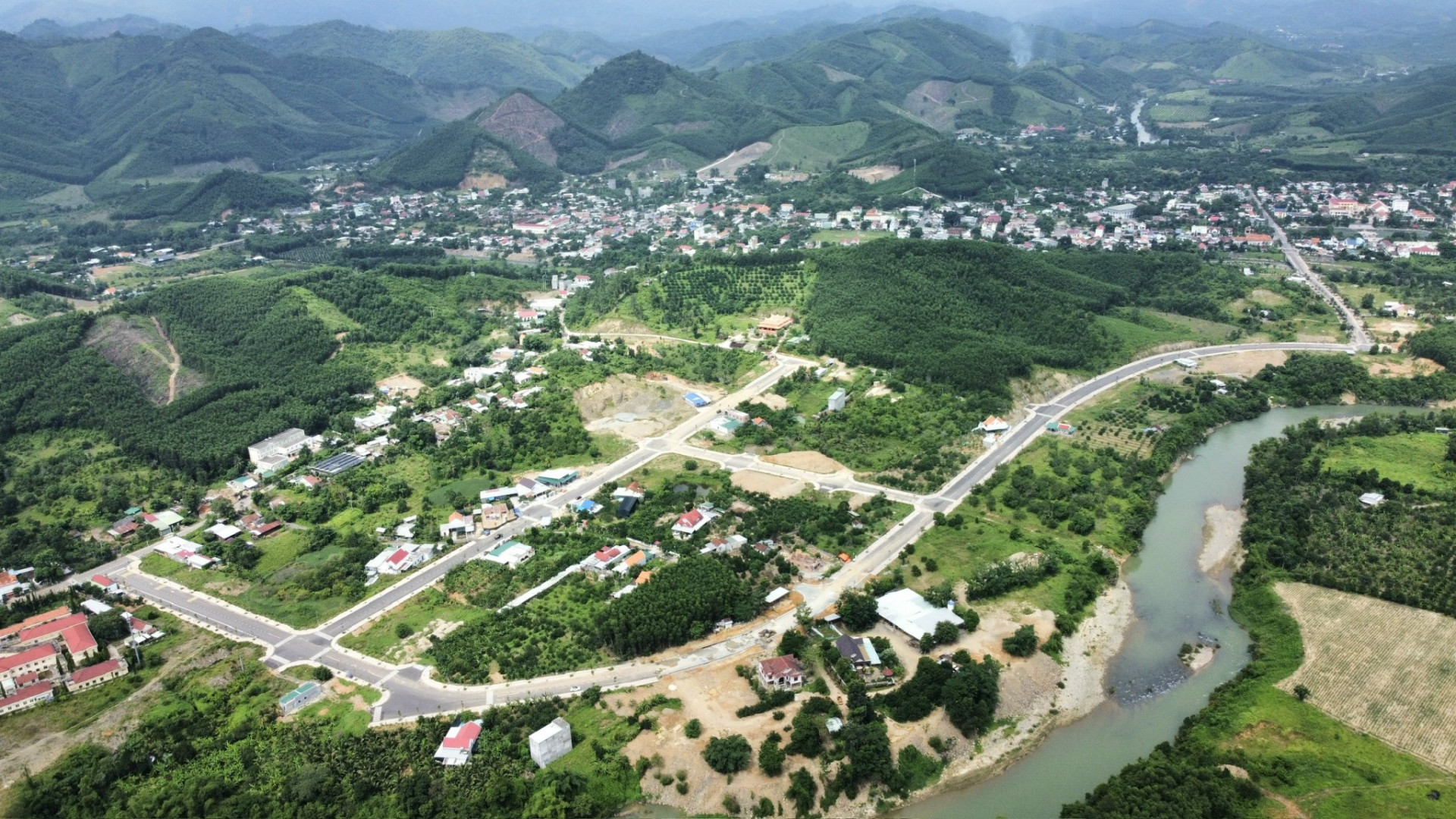 Một góc khu vực đất ở xen  lẫn đất nông nghiệp ở huyện Khánh Vĩnh