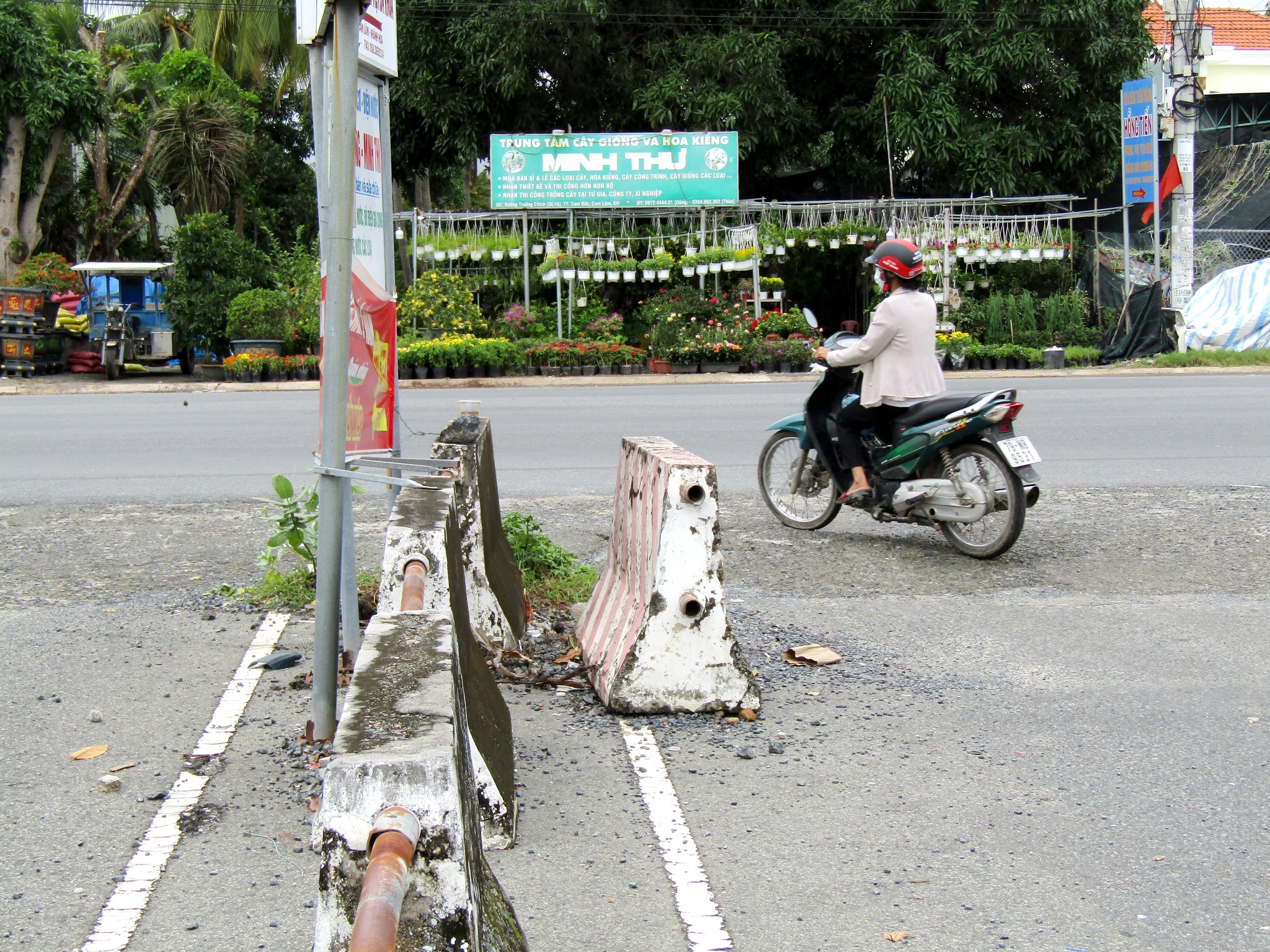 Cần di dời khối bê tông thừa