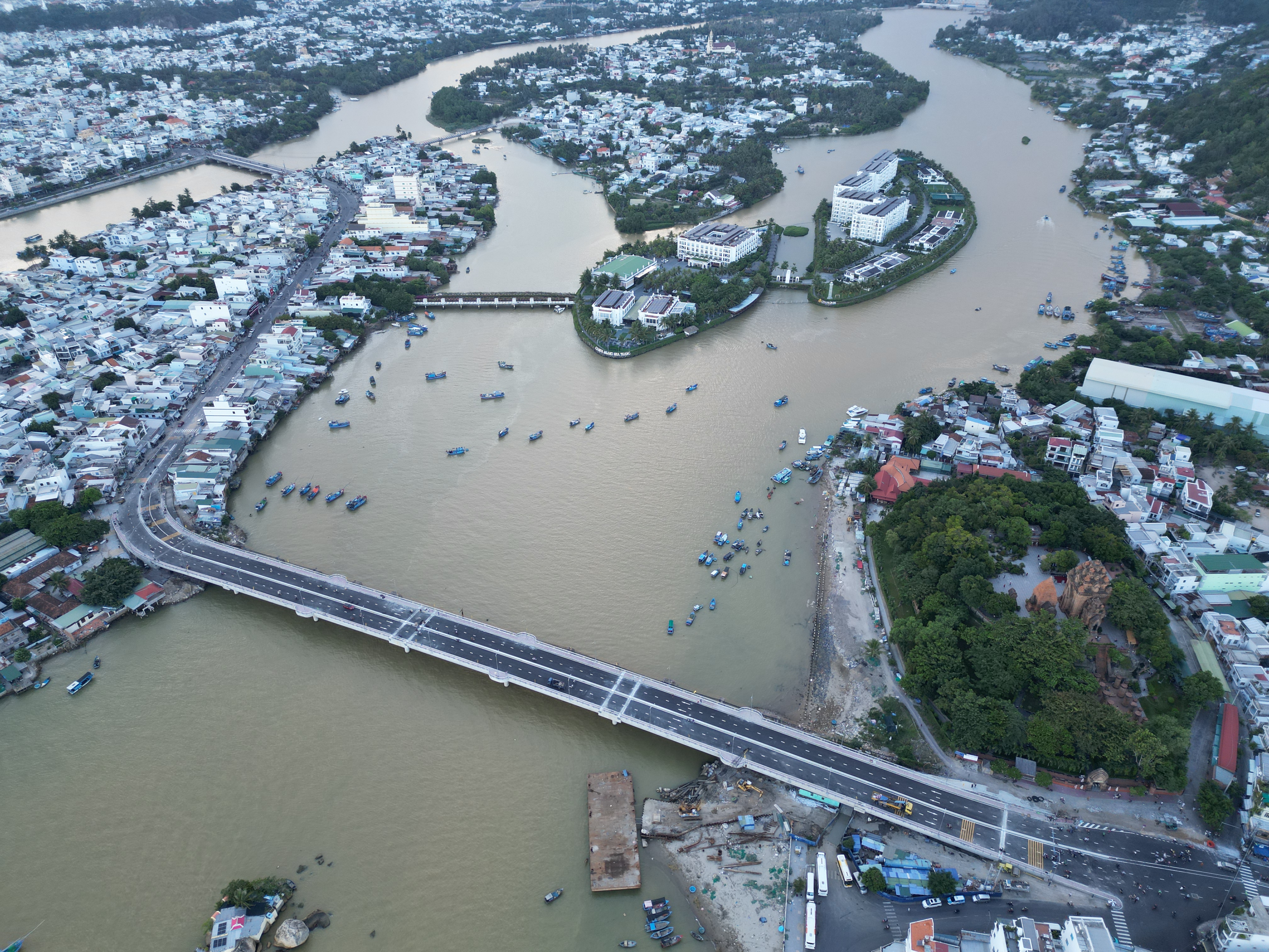 Từ 14 giờ ngày 20-9 sẽ chính thức khai thác cầu Xóm Bóng