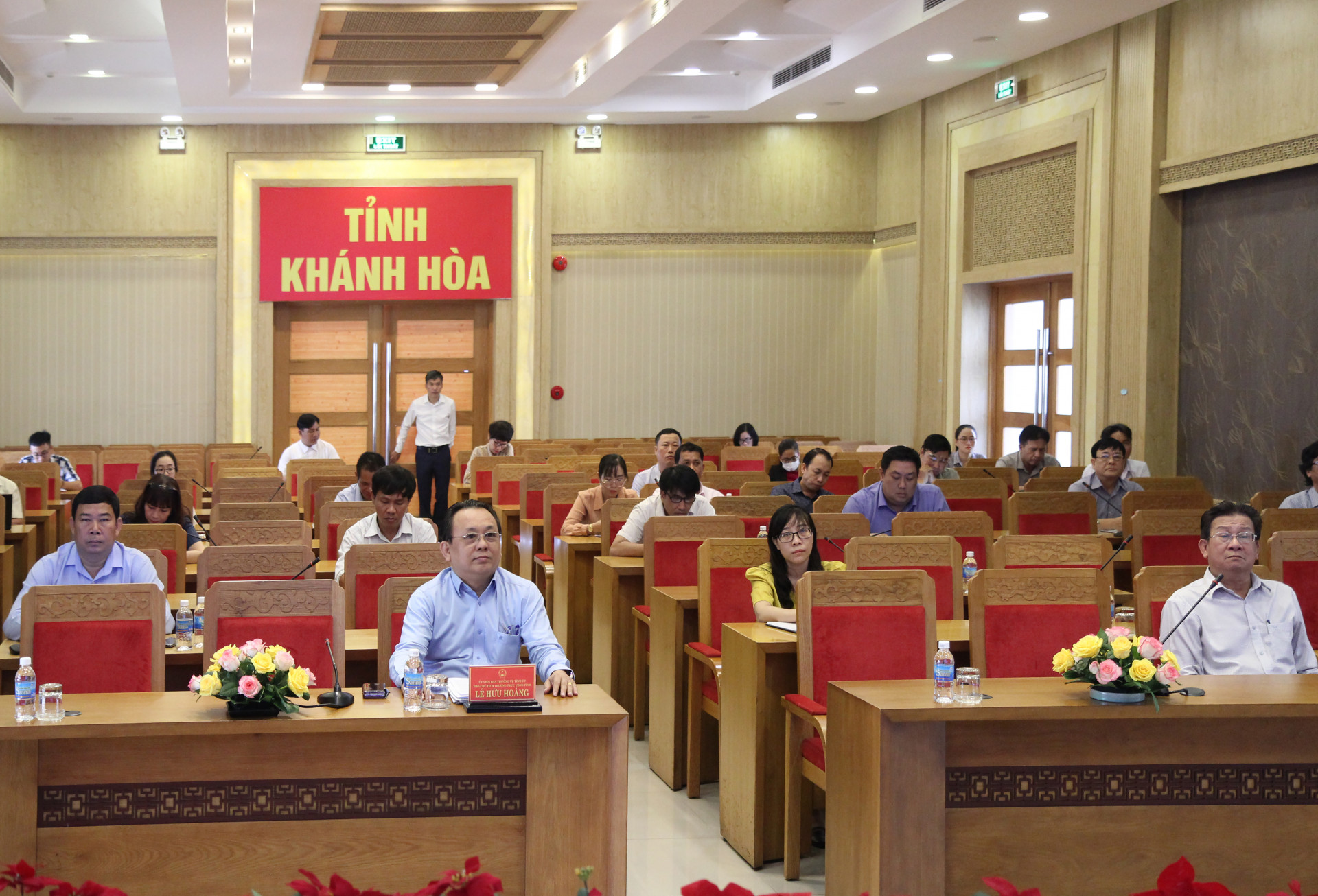 Đồng chí Lê Hữu Hoàng tham gia phiên họp tại điểm cầu Khánh Hòa.