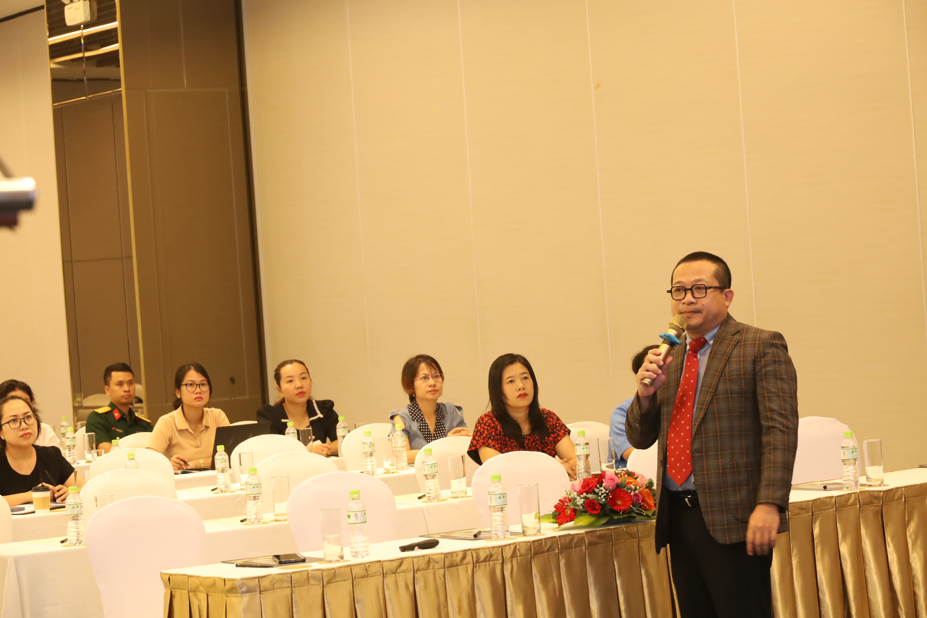 Hơn 100 cán bộ, công chức, viên chức được bồi dưỡng kỹ năng lễ tân đối ngoại