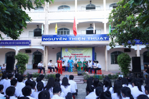 Giới thiệu nghệ thuật bài chòi dân gian đến học sinh Trường THPT Nguyễn Thiện Thuật