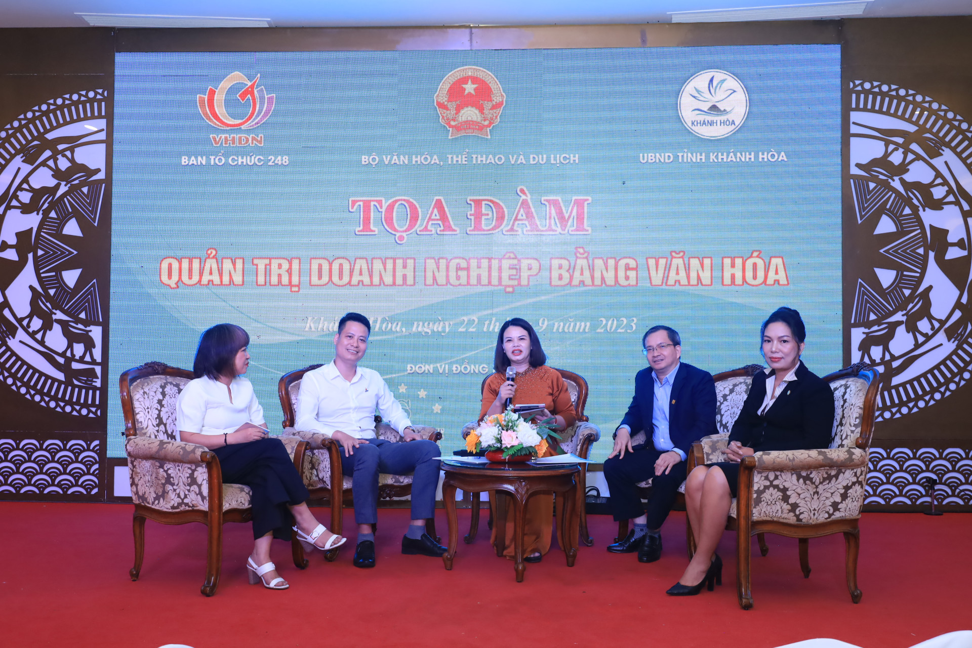 Đại diện một số doanh nghiệp chia sẻ về phương pháp quản trị doanh nghiệp bằng văn hóa.