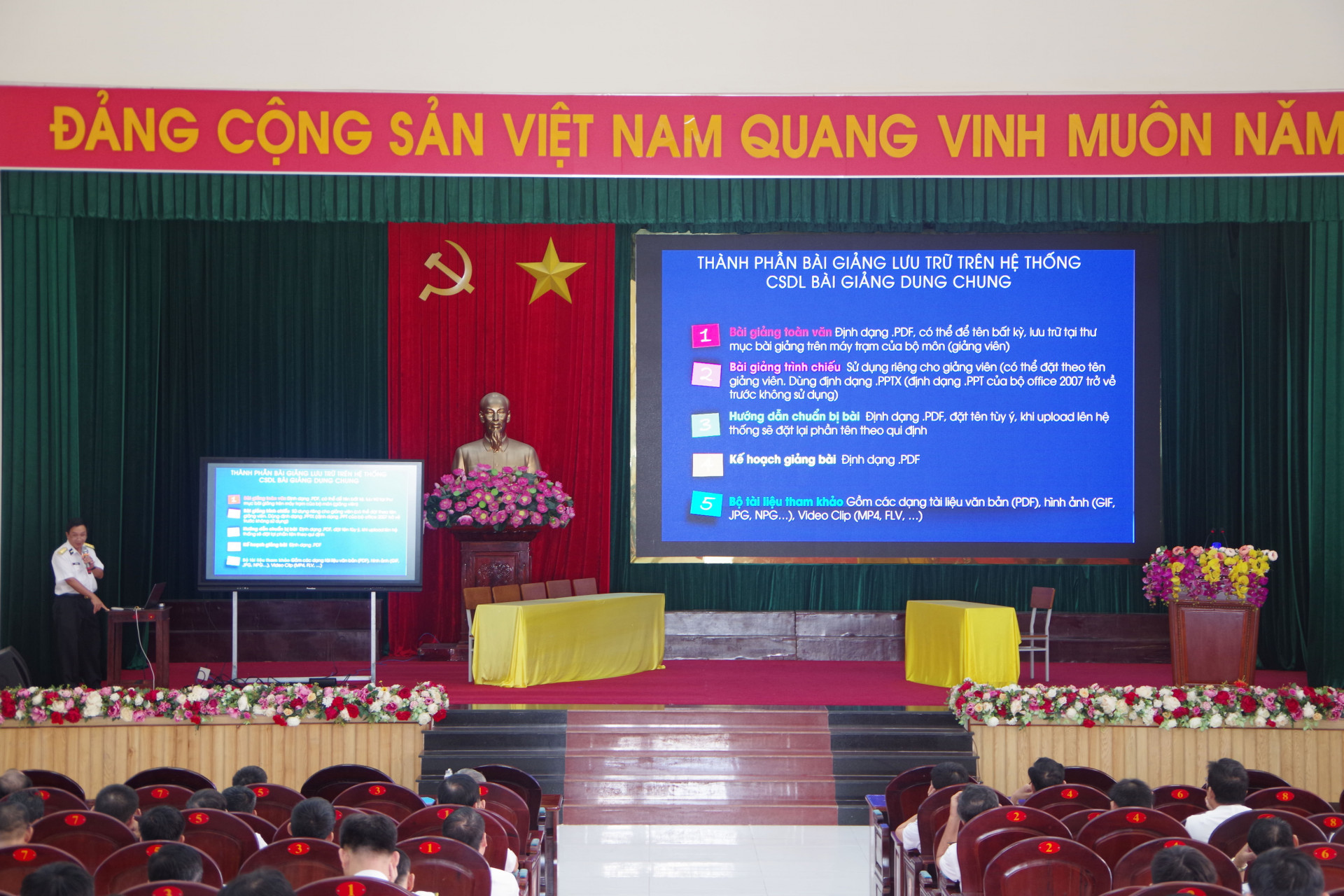 Quang cảnh hội nghị.